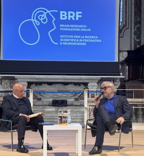 a colloquio con Giancarlo De Cataldo durante il festival Lucca in Mente 2025